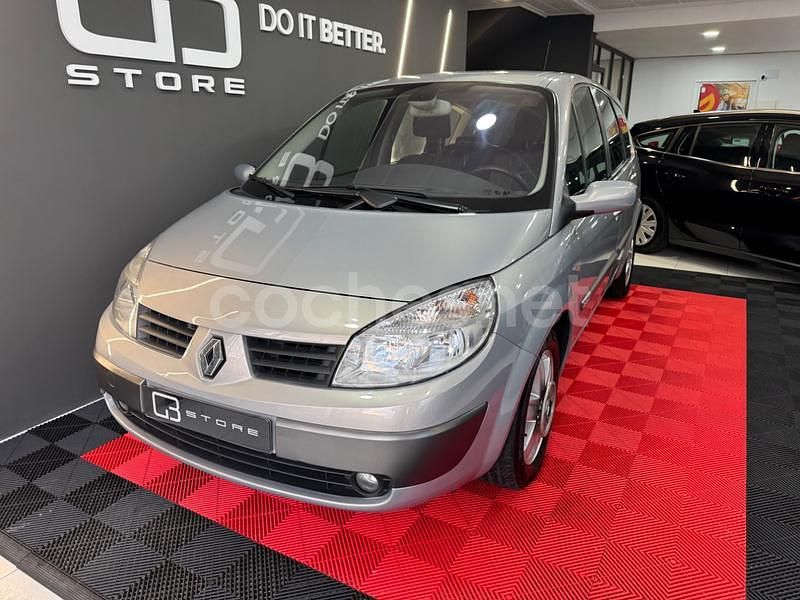 Usado Renault Grand Scénic II Dynamique 135 CV (99 kW) 2005 Gris / plata Monovolumen