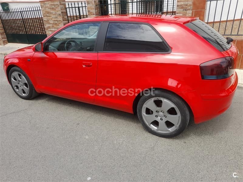 Rojo Usado 2006 Audi A3 Attraction Berlina | 6400 € (Precio justo) - Imagen 1/4