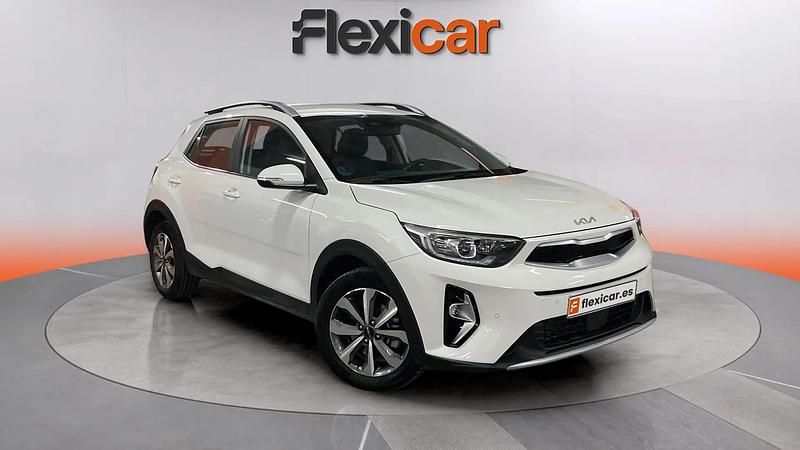 Usado Kia Stonic 101 CV (74 kW) 2022 Blanco SUV