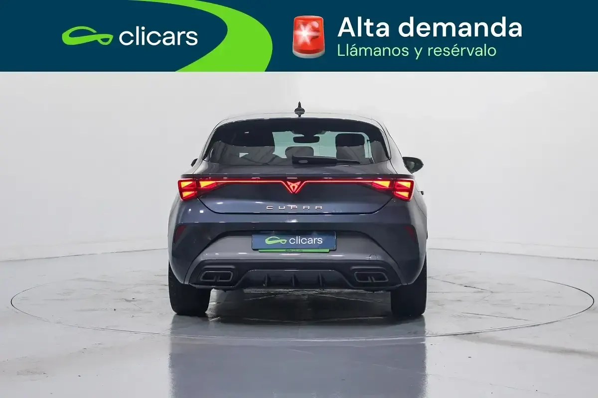 Usado Cupra Leon 150 CV (110 kW) 2025 Gris / plata Berlina