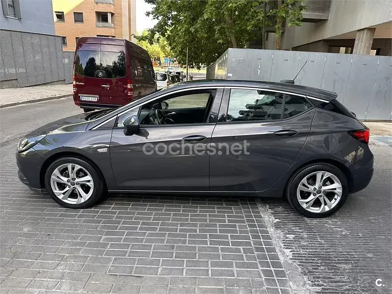 Usado Opel Astra Dynamic 125 CV (91 kW) 2016 Beige Berlina