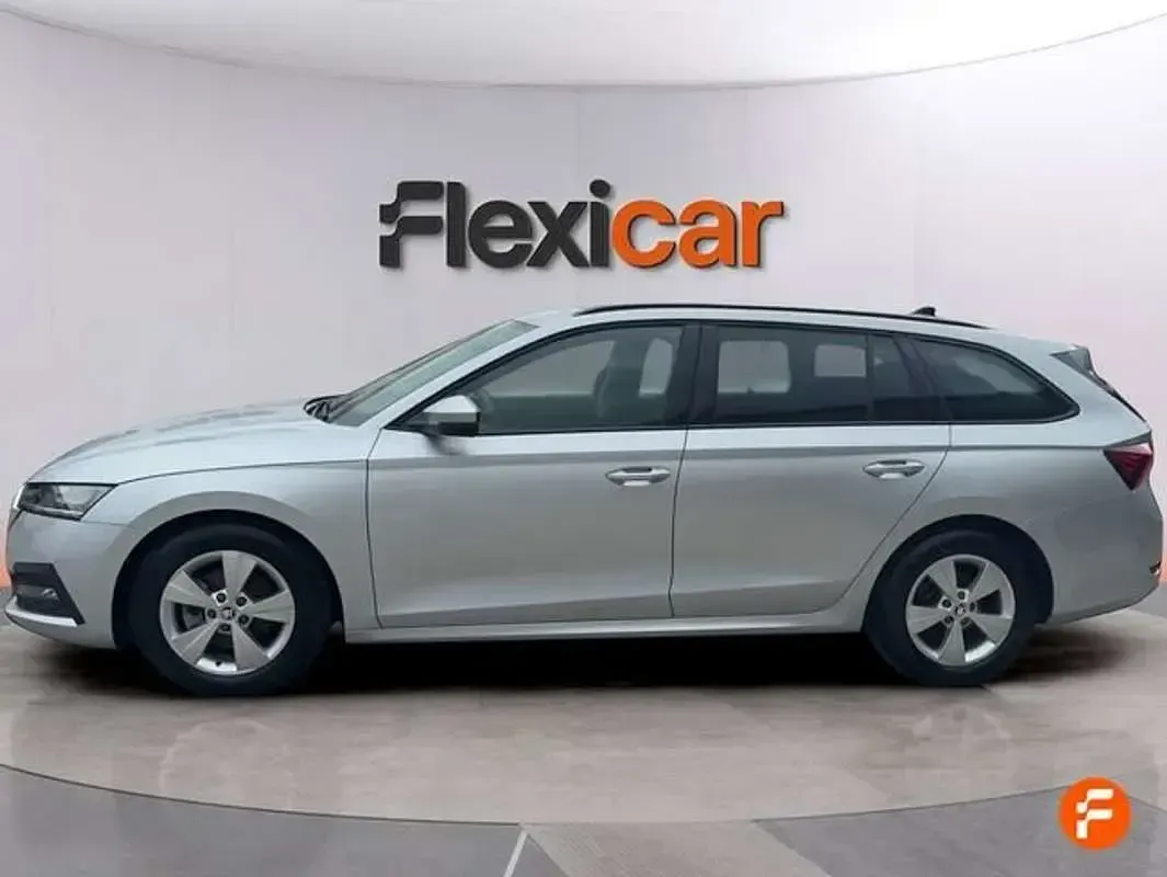 Usado Skoda Octavia Ambition 150 CV (110 kW) 2022 Gris Utilitario