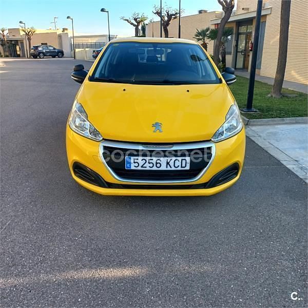 Usado Peugeot 208 Access 75 CV (55 kW) 2017 Amarillo Utilitario