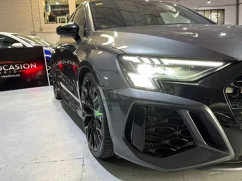 Usado Audi RS3 400 CV (294 kW) 2022 Gris / plata Berlina
