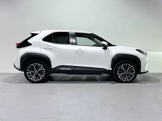 Usado Toyota Yaris Hybrid Style 116 CV (85 kW) 2024 Blanco Pickup/Camioneta