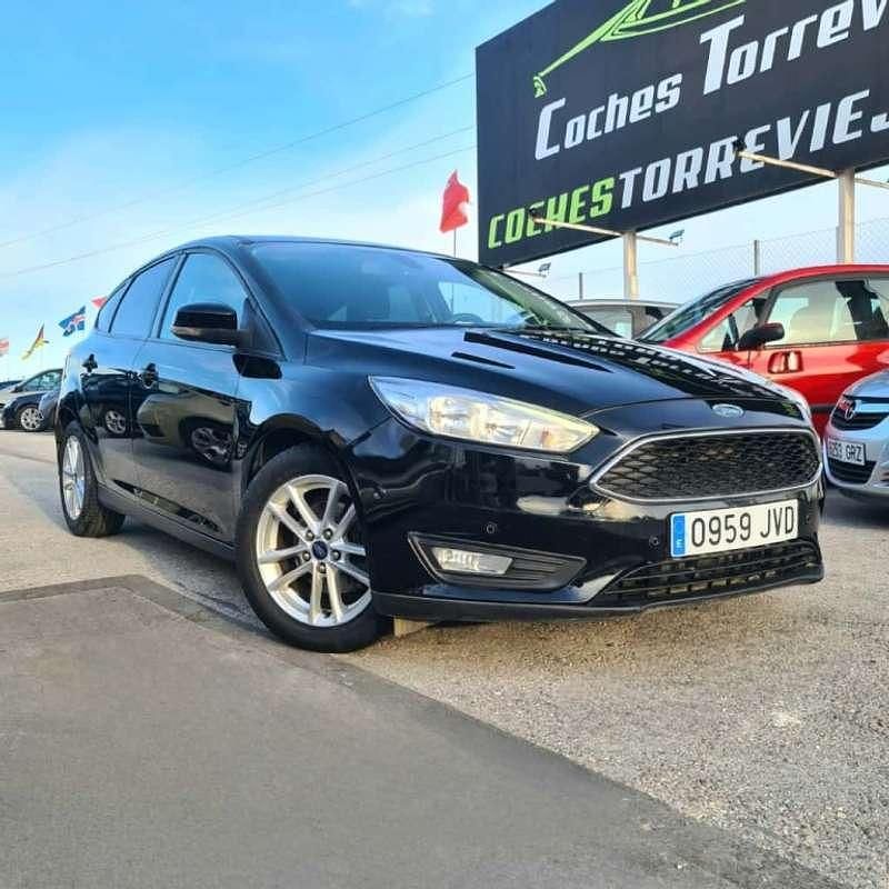 Usado Ford Focus Trend+ 125 CV (91 kW) 2016 Negro Utilitario