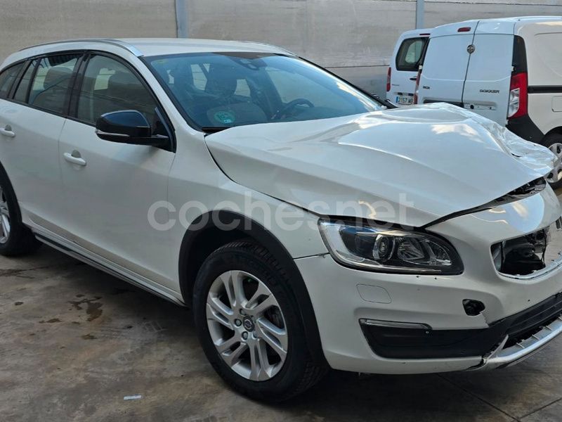 Blanco Usado 2017 Volvo V60 CC Plus Familiar | 6900 € - Imagen 1/4