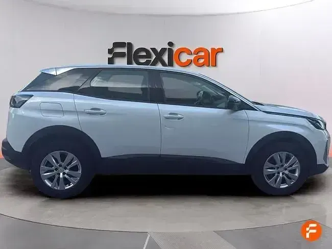 Usado Peugeot 3008 Active 130 CV (95 kW) 2022 Verde SUV