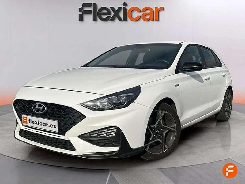 Usado Hyundai i30 N Line 120 CV (88 kW) 2022 Blanco Berlina