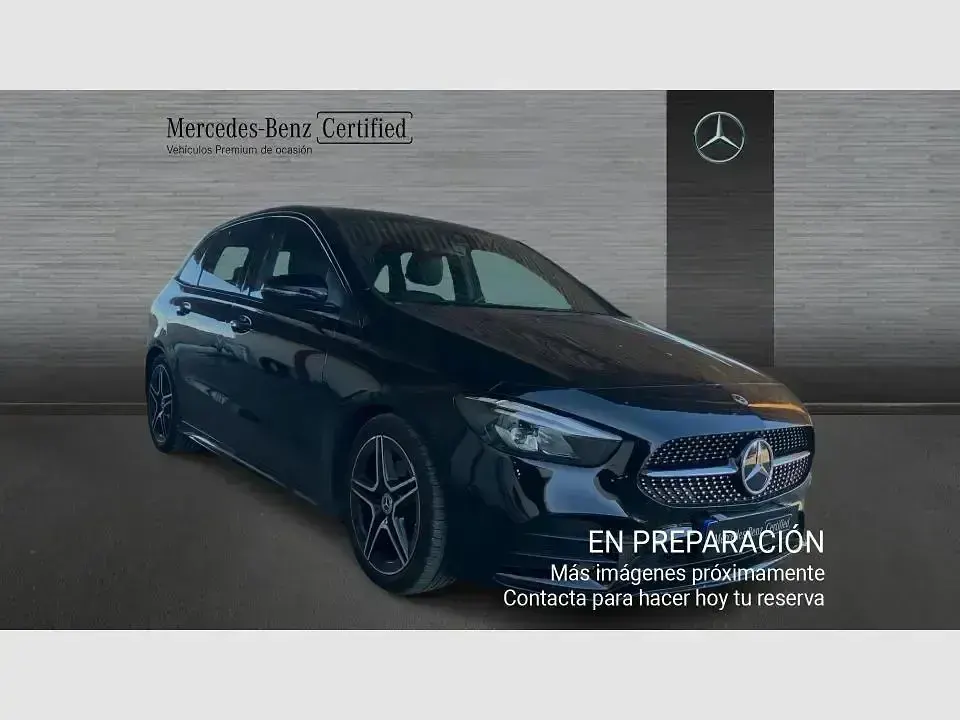 Usado Mercedes B200 150 CV (110 kW) 2022 Negro Utilitario