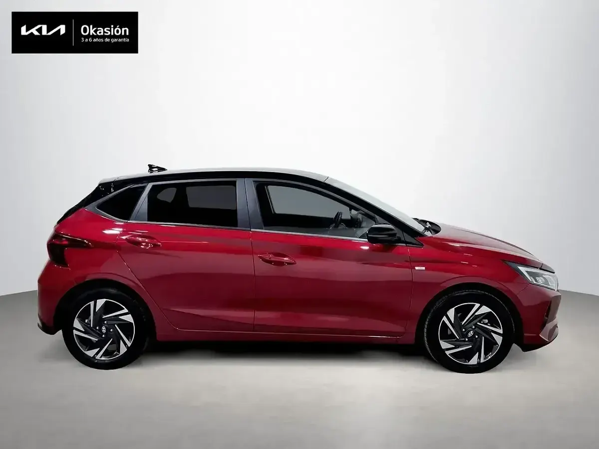 Usado Hyundai i20 100 CV (73 kW) 2021 Rojo Utilitario
