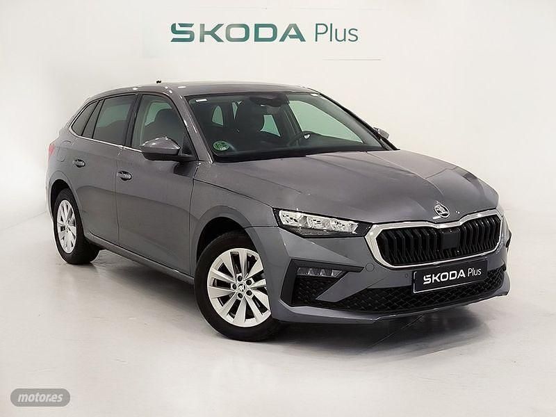 Usado Skoda Scala Selection 116 CV (85 kW) 2025 Gris / plateado Utilitario