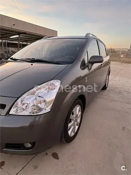 Usado Toyota Corolla Verso Luna 129 CV (94 kW) 2004 Marrón Monovolumen