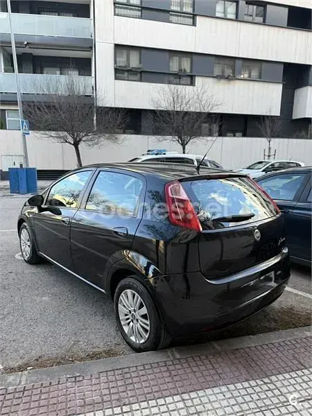 Usado Fiat Punto Dynamic 85 CV (62 kW) 2006 Negro Utilitario