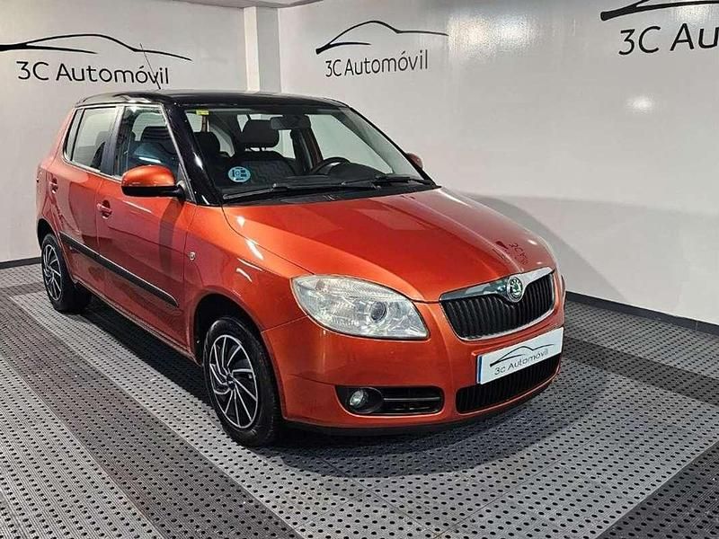 Usado Skoda Fabia 60 CV (44 kW) 2008 Naranja Berlina