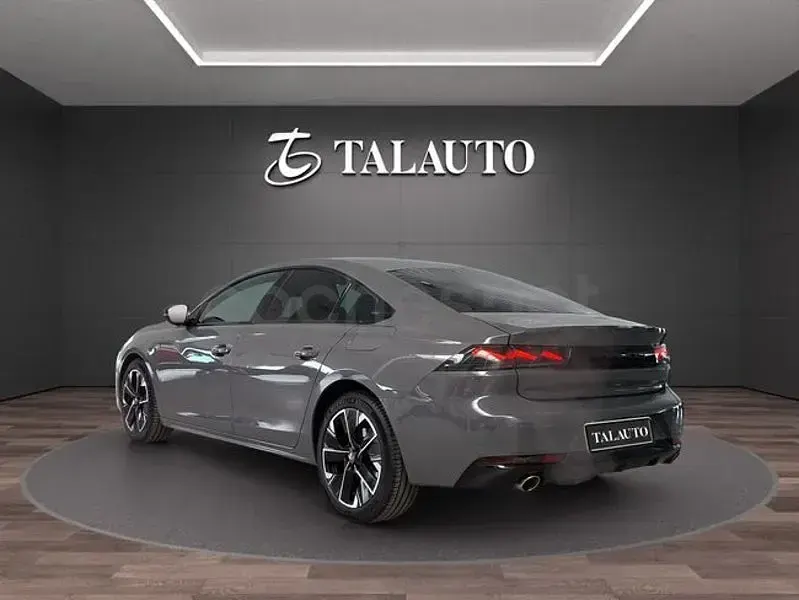 Usado Peugeot 508 GT 225 CV (165 kW) 2023 Gris / plata Berlina