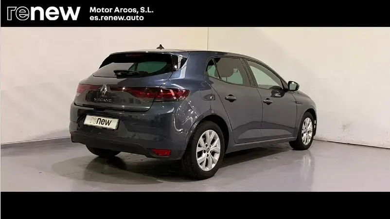 Usado Renault Mégane II Intens 115 CV (84 kW) 2022 Gris Berlina