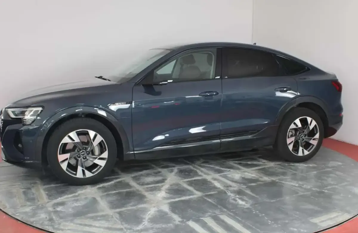 Usado Audi Q8 e-tron Advanced 300 kW (408 CV) 2023 Azul SUV