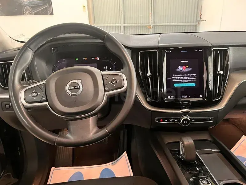 Usado Volvo XC60 Momentum 197 CV (144 kW) 2022 Blanco SUV