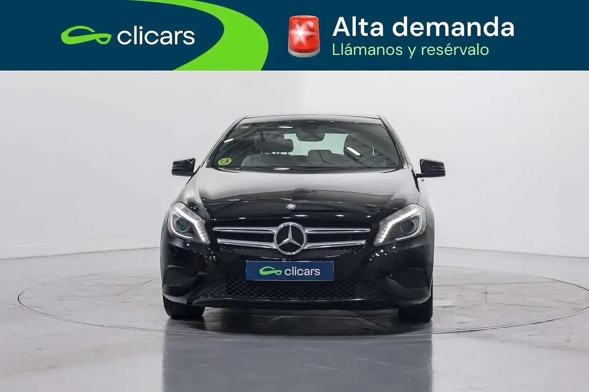 Usado Mercedes A180 Urban 109 CV (80 kW) 2014 Negro Utilitario