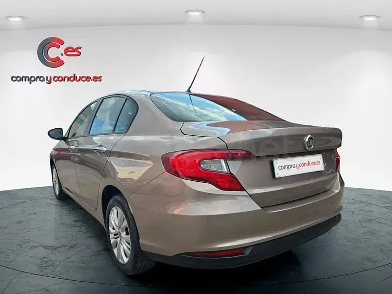 Usado Fiat Tipo Easy 95 CV (69 kW) 2018 Marrón Berlina
