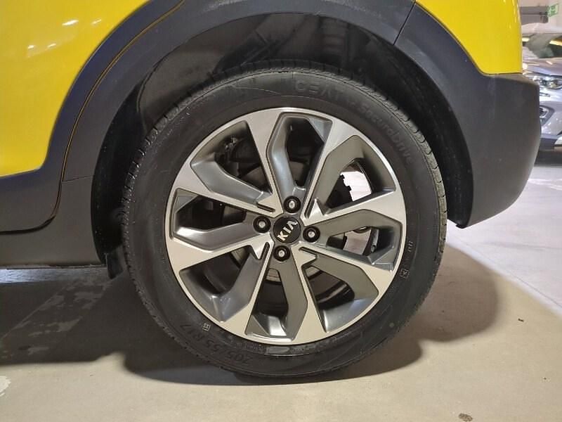 Usado Kia Stonic 100 CV (73 kW) 2019 Amarillo SUV