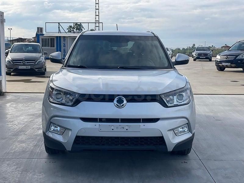 Usado Ssangyong (KGM) Tivoli Limited 115 CV (84 kW) 2017 Gris / plata SUV