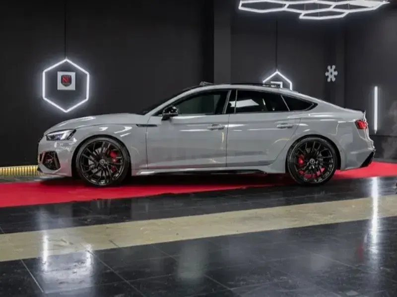 Usado Audi RS5 Sportback Competition 450 CV (330 kW) 2023 Gris / plata Berlina