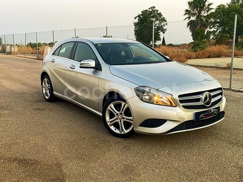 Gris / plata Usado 2014 Mercedes A180 Urban Berlina | 11.500 € (Buen precio) - Imagen 1/4