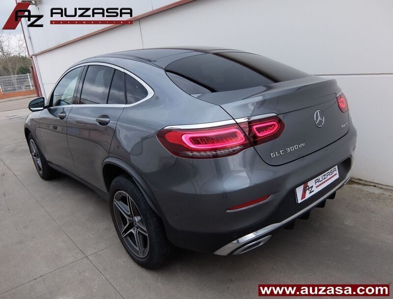 Usado Mercedes GLC300e 333 CV (244 kW) 2021 Gris Coupe