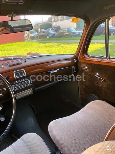 Usado Mercedes 200 109 CV (80 kW) 1985 Negro Berlina