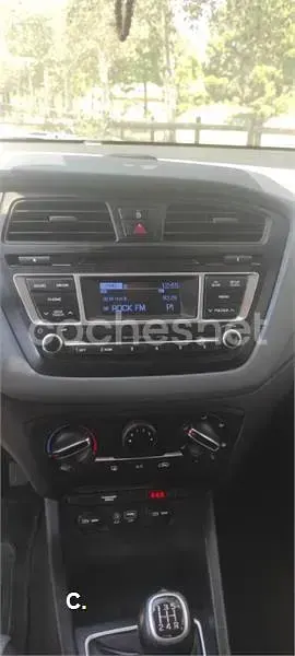 Usado Hyundai i20 84 CV (61 kW) 2016 Blanco Berlina