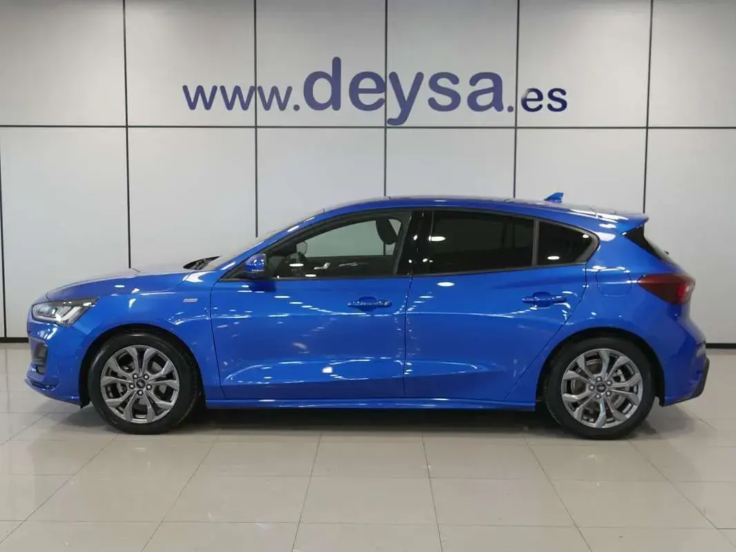 Käytetty Ford Focus ST-Line 125 HP (91 kW) 2023 Sininen Viistoperä