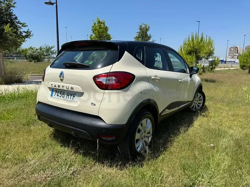 Usado Renault Captur Zen 90 CV (66 kW) 2014 Beige SUV