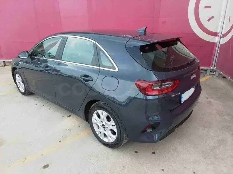 Usado Kia Ceed 100 CV (73 kW) 2021 Blanco Utilitario