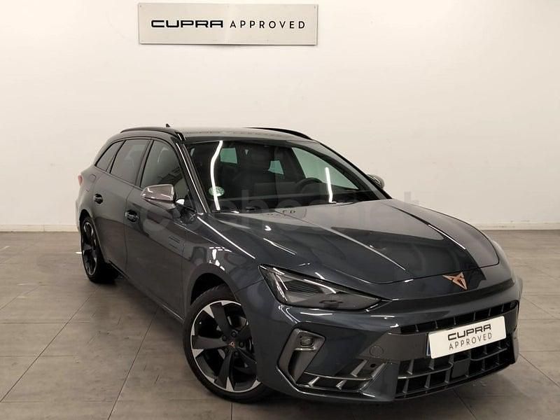 Usado Cupra Leon 150 CV (110 kW) 2024 Gris / plata Familiar