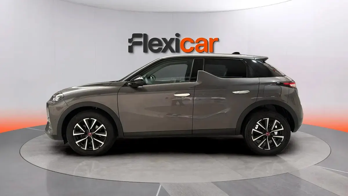 Usado DS Automobiles DS3 Crossback Performance 130 CV (95 kW) 2023 Gris SUV