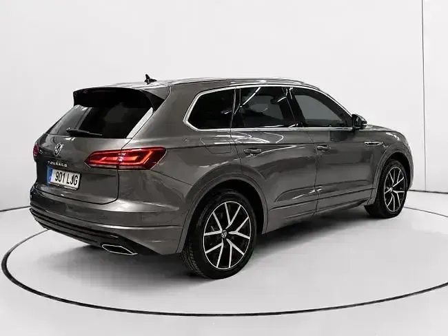 Usado VW Touareg Elegance 286 CV (210 kW) 2022 Gris SUV