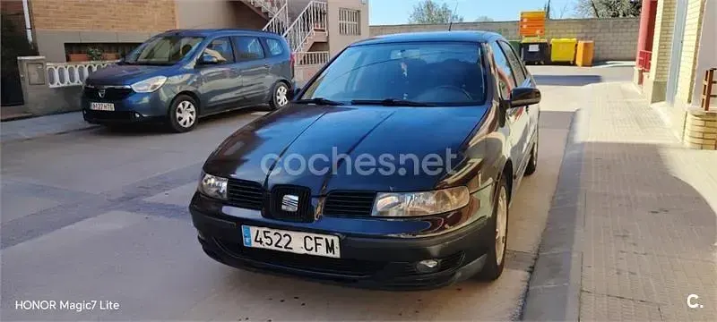Usado Seat Leon Sport 110 CV (80 kW) 2003 Negro Utilitario