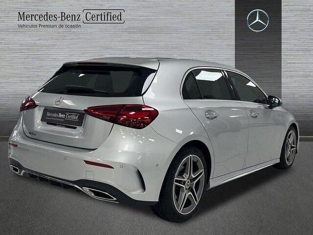 Usado Mercedes A180 AMG line 116 CV (85 kW) 2024 Plateado Berlina