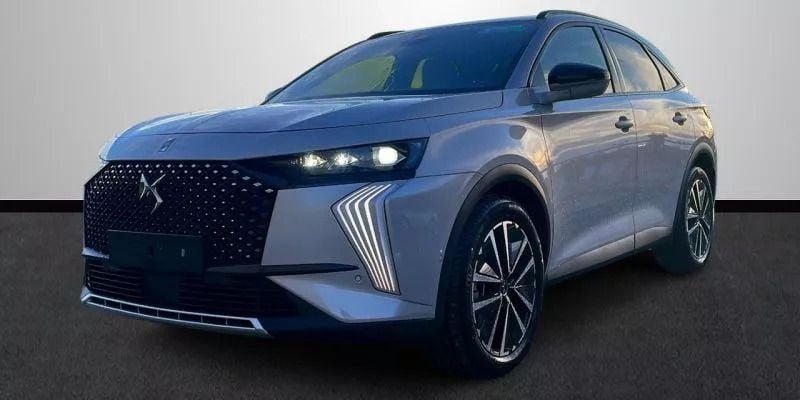 Gris claro Nuevo 2024 DS Automobiles DS7 Crossback SUV | 55.000 € (Precio justo) - Imagen 1/4
