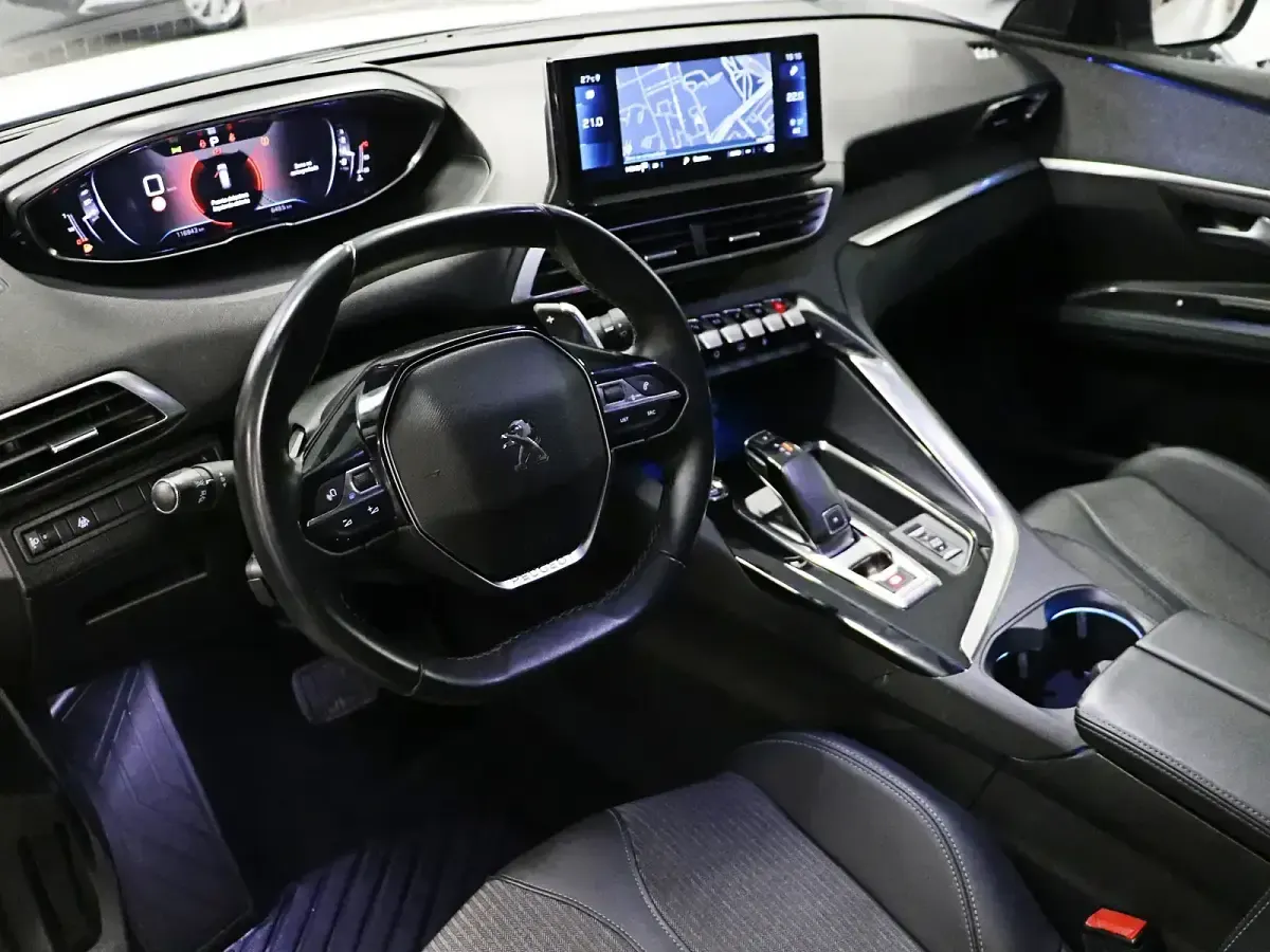 Usado Peugeot 5008 Allure 130 CV (95 kW) 2021 Blanco SUV
