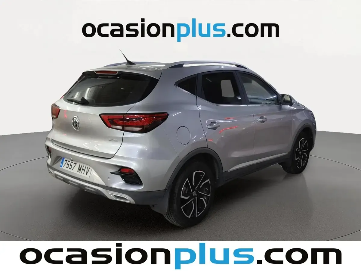 Usado MG ZS Luxury 111 CV (81 kW) 2023 Gris plata SUV