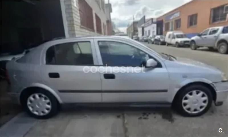 Usado Opel Astra Comfort 100 CV (73 kW) 2002 Gris / plata Berlina