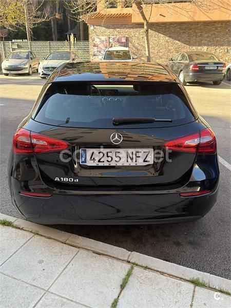 Usado Mercedes A180 116 CV (85 kW) 2020 Negro Berlina