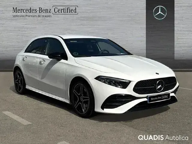 Usado Mercedes A180 AMG line 116 CV (85 kW) 2025 Blanco polar