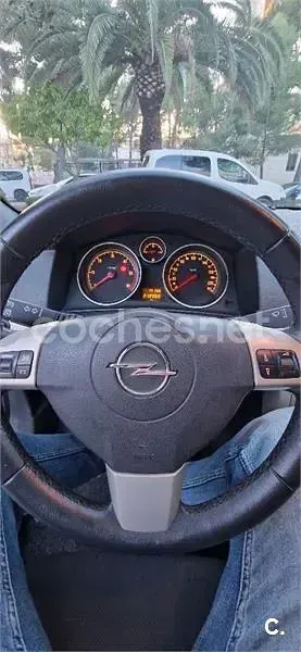 Usado Opel Astra Cosmo 100 CV (73 kW) 2008 Gris / plata Berlina