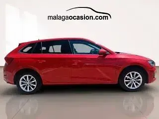 Usado Skoda Scala 110 CV (80 kW) 2022 Rojo Utilitario
