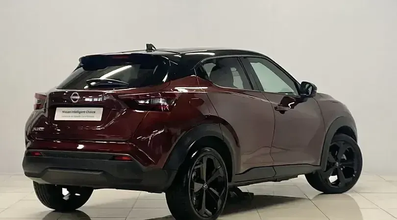Usado Nissan Juke Tekna 114 CV (83 kW) 2025 Burgundy (metalizado) techo mi SUV