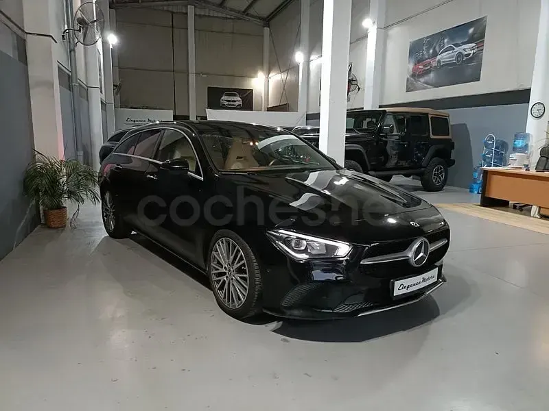 Usado Mercedes CLA200 Shooting Brake 150 CV (110 kW) 2020 Negro Familiar